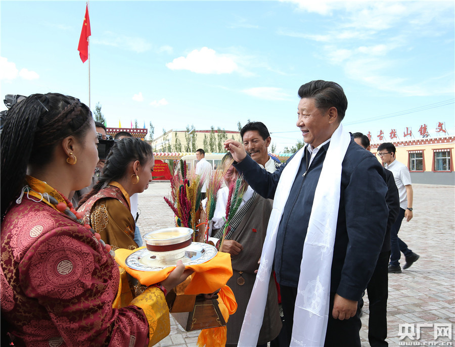 习总书记到长江源村同藏族同胞共话幸福生活