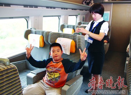 青岛客运段推出 车递儿童 服务 高铁承载托运小