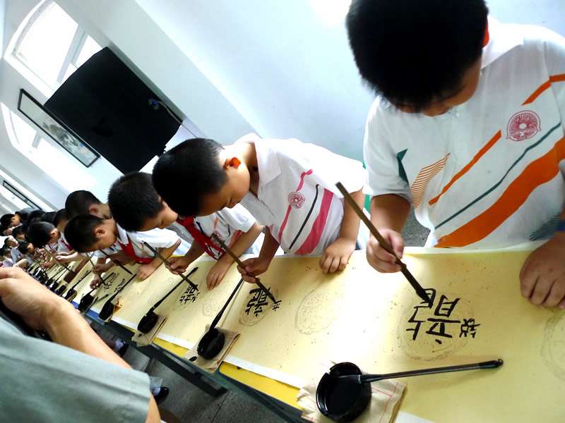 杭州青少年暑期兴趣班报名需摇号 家长借27张