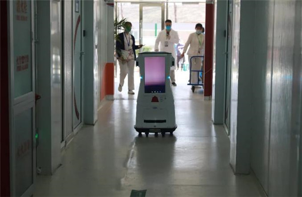 记者探访北京小汤山定点医院：一天可供3顿正餐2顿夜宵 智能机器人消毒、送货